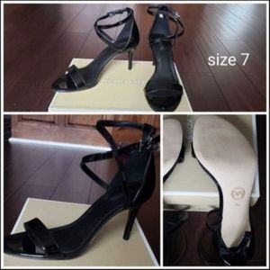 NEW IN BOX Michael Kors Ava Mid Heel Black Leather Strappy